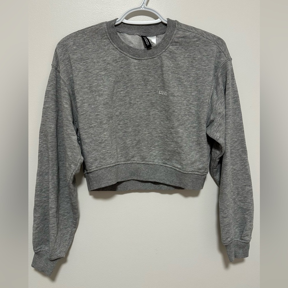 H&M Gray Cropped Sweatshirt